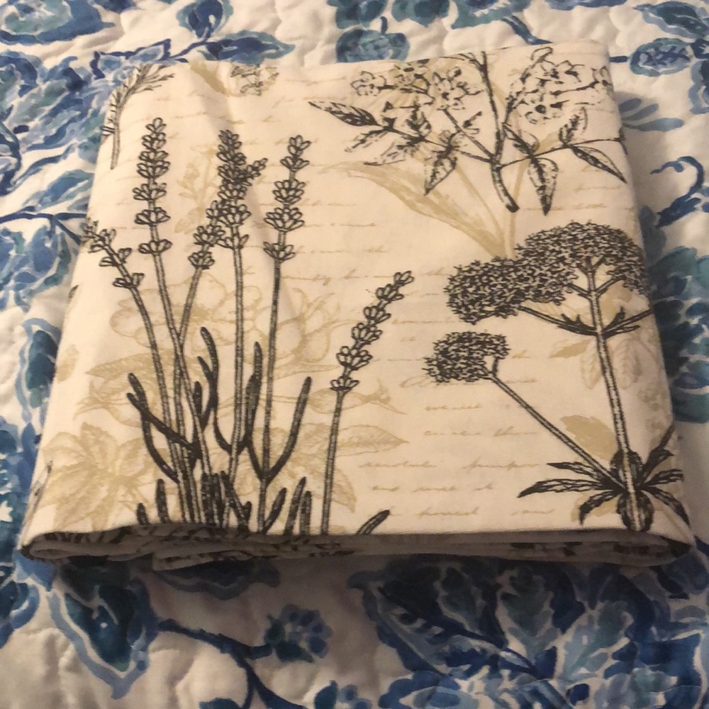 Tablecloth By Design Imports Botanical Print 52” by 53” NWOT